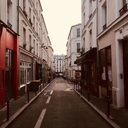 Appartement Comfortable Studio Near Buttes Chaumont Parijs